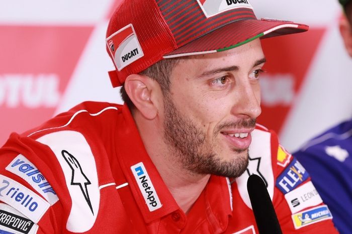 Andrea Dovizioso senyum jelang MotoGP Jerez , Spanyol