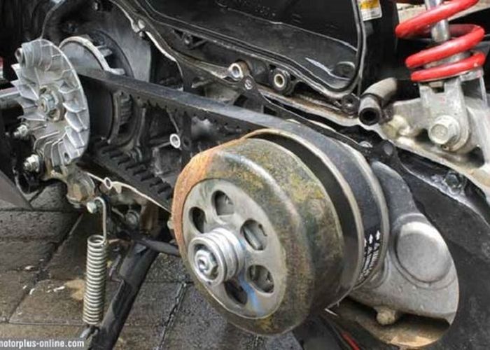 Dengar Bunyinya Bisa Bikin Sakit Kepala Ini 7 Penyebab Cvt Motor Matik Berisik Gridoto Com