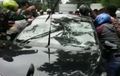 Rusuh! Detik-detik Massa Mengamuk dan Hancurkan Mobil Bandar Narkoba Penabrak Polisi