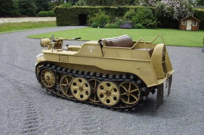 Kettenkrad tampak dari samping