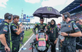 Ada Umbrella Girl Berhijab di MotoGP 