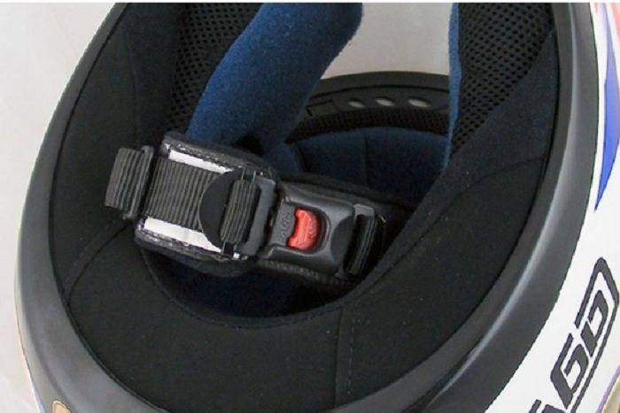 Model pengait helm quick release