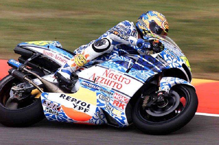 Valentino Rossi dengan livery Hawaii