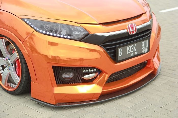 Tampilan depan Honda HR-V E 2015 Orange Warrior
