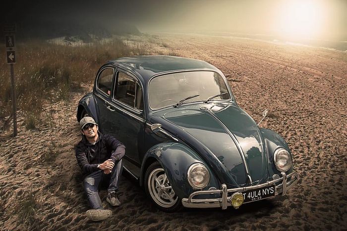Andrea Taulany pose barang VW Beetle