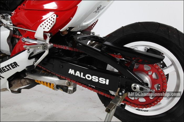 Aerox R125 Eropa ini menjadi dibekali swing arm