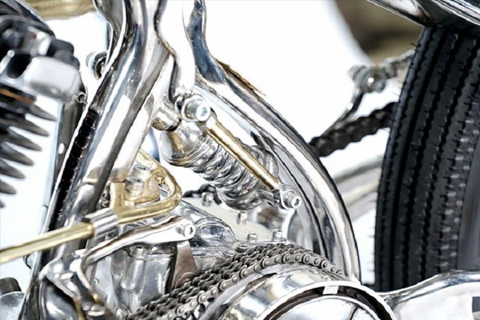 Posisi per untuk jok berada di bawah