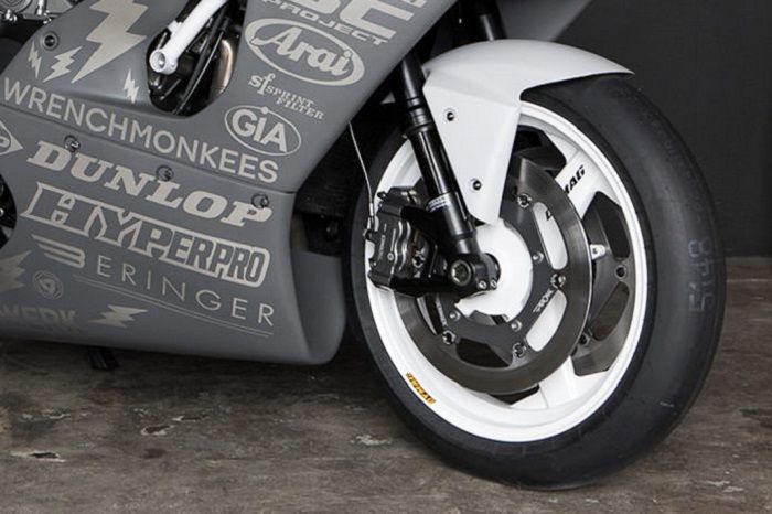 Pelek Daymag dengan set pengereman dari Beringer