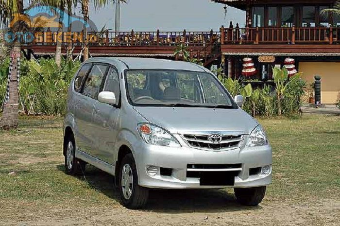 Ilustrasi Toyota Avanza tipe E keluaran tahun 2011