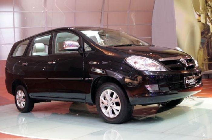 Toyota Kijang Innova tipe V