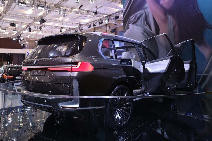 BMW X7 