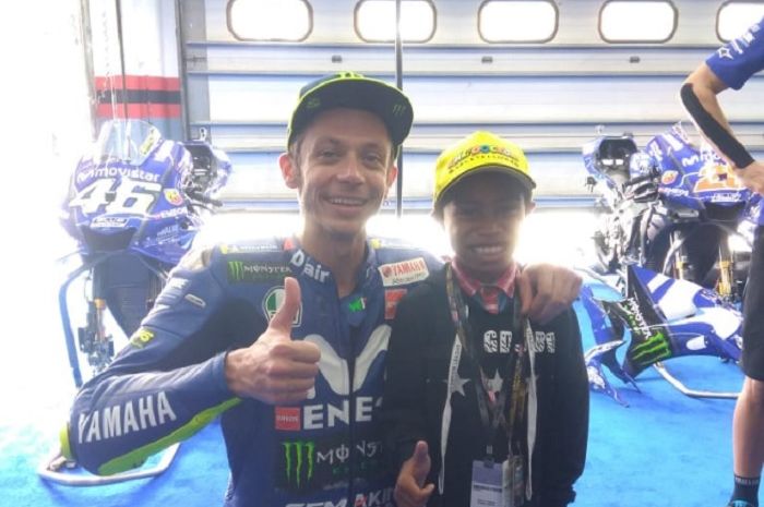 Dady bocah asal Kupang saat bertemu Valentino Rossi