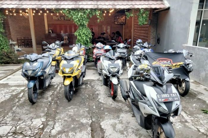 Aerox Rider Club Indonesia (ARCI) Kuningan Chapter mengunjungi ARCI Cirebon Chapter.