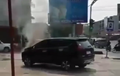Video Detik-detik Mitsubishi Xpander Masih Baru Terbakar