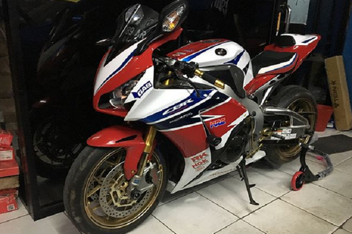 Pembeli Honda Cbr1000rr Geram Motor Yang Dikirim Ekspedisi Jadi Dekil Ternyata Dipakai Sama Orang Ini Gridoto Com