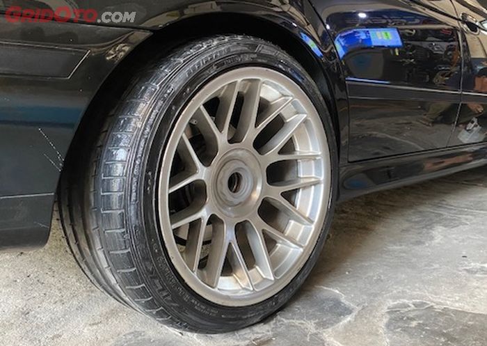 Ilustrasi Ban narik tidak boleh kurang angin karena bead ban lebih rentan bergeser.