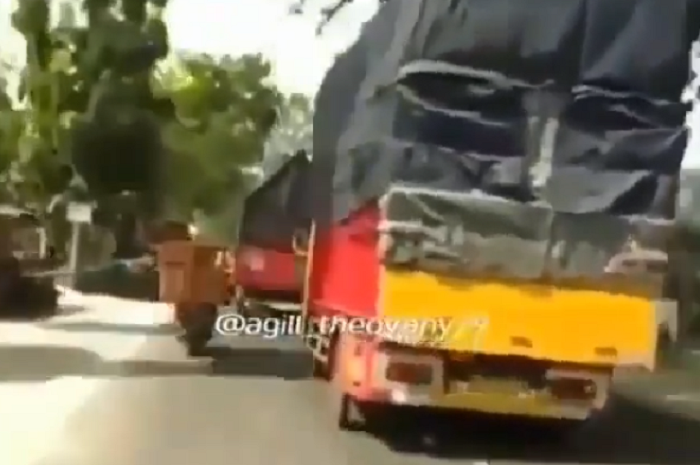 Truk ngeblong di jalan, ambil jalur seenaknya