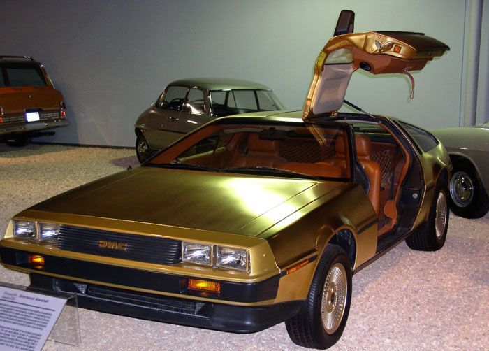 DeLorean yang diproduksi berwarna emas, satu-satunya