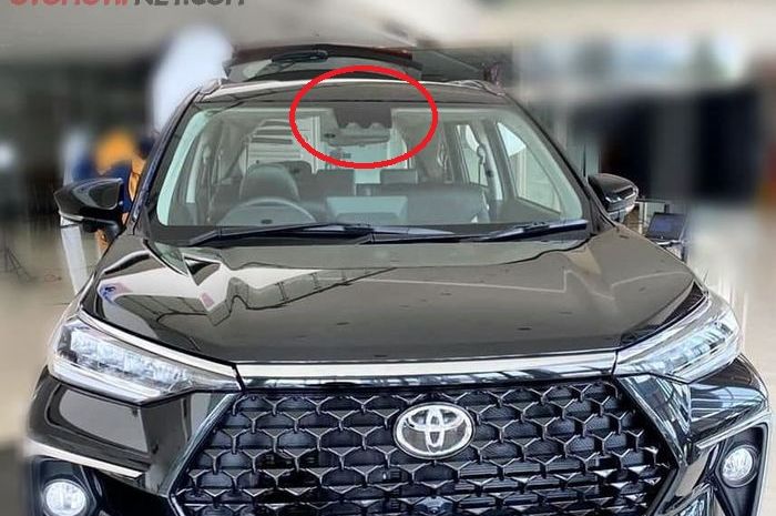 Sensor kamera di balik kaca depan Toyota Avanza Veloz Facelift