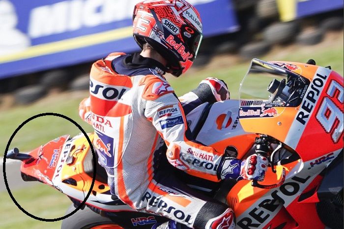 Motor Marc Marquez rusak pada bagian belakang usai ditabrak Johann Zarco di MotoGP Australia 2018.