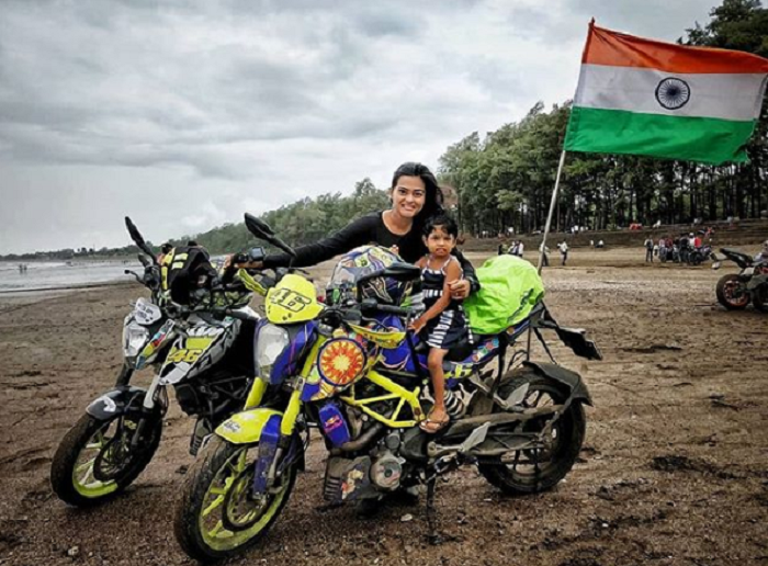Vishakha, lady biker India bersama KTM Duke 390