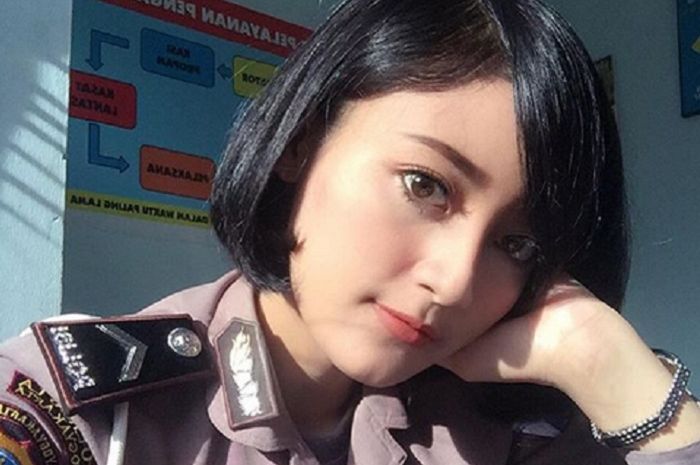 Polwan cantik Adelia Nirwanaa