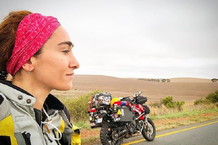 Lady  biker kelahiran Iran berhasil taklukan 64 negara di 7 benua