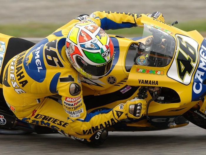 Helm bertema komik Valentino Rossi