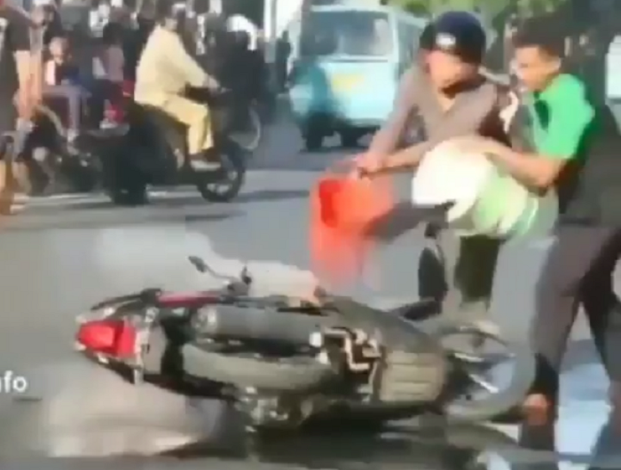 Honda Vario terbakar karena pemilik motor menaruh HP di bawah jok