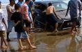 Wuih, Toyota Calya Tercyduk Lagi Mainan Pasir di Pantai, Kok Bisa?