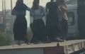 Video: Bikin Geram, Kelakuan Cewek ABG Naik di Truk Trailer Sambil Joget-joget