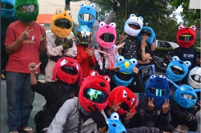 Helm Elmo tengah digandrungi anak muda di Bandung.