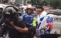 Motornya Disenggol Kawasaki Ninja, Anggota TNI Ini Malah Main Pukul, Lihat Videonya