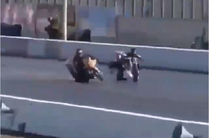 Pembalap Drag Bertabrakan