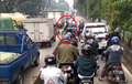 Panik, Dipelototin Polisi Saat Terobos Jalur Busway, Pengendara Motor Rela Motor Rusak Buat Kabur