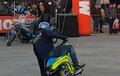 Aksi Keren Freestyler Bergaya Pakai Vespa Buntung Beroda Satu