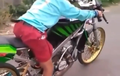 Berbahaya! Bocah SD Sedang Ngetes Drag Pakai Motor Ninja