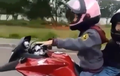 Parah! Bocah Bergaya Di Atas Honda XRE300 Sambil Bonceng Adiknya