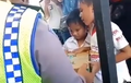 Polisi Datangi Anak TK Naik Motor Mini di Jalan Raya, Kali Ini Nggak Pake Nangis, Malah Sumringah