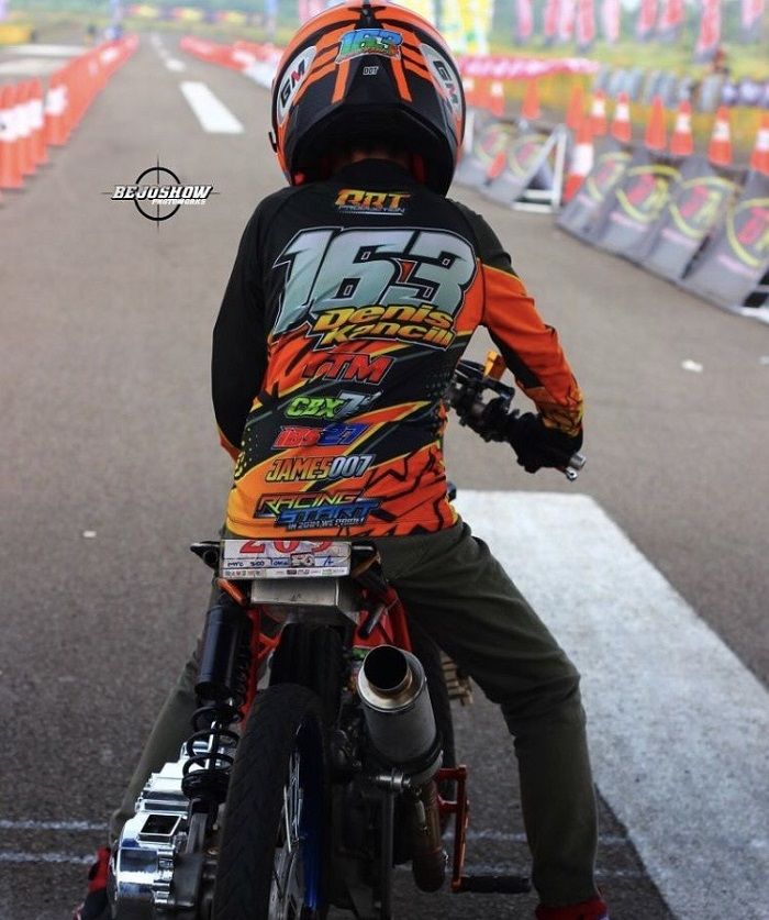 Style Denis Kancil Saat Saat Turun Di Arena Drag Bike