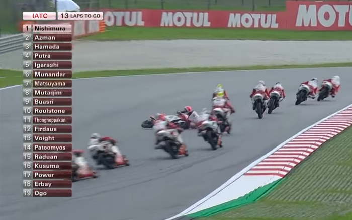 Saat berada di posisi keenam, Afridza Munandar jatuh di lap pertama race 1 Asia Talent Cup Malaysia