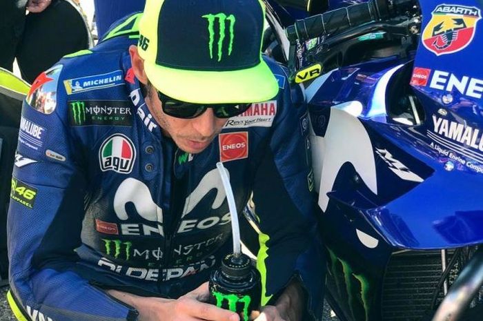 Valentino Rossi punya julukan baru The Magician semua pembalap muda foto bareng jadi pembalap dunia