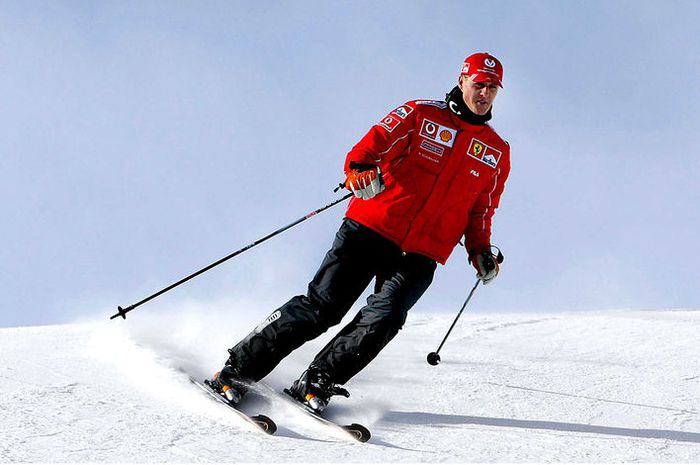 Michael Schumacher sering mengisi waktu liburannya dengan bermain ski