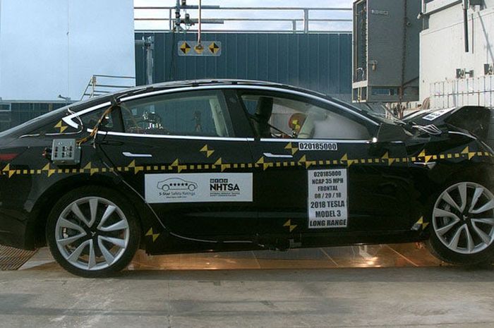 Crash test Tesla Model 3