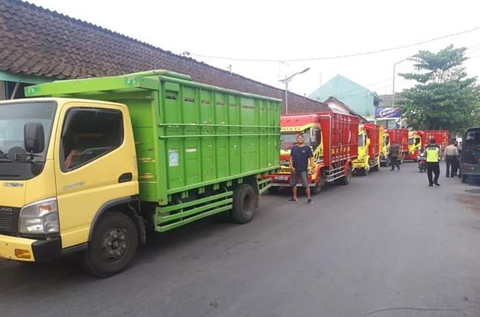 Truk-truk yang datang dari Kecamatan Juwangi di acara pawai 'Boyolali Bermartabat' Minggu. (4/11/201