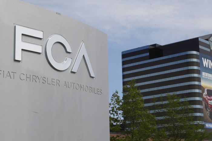 Produsen mobil Italia-Amerika,  Fiat Chrysler Automobiles (FCA) dikabarkan akan memangkas 20 persen gaji karyawannya pada bulan April hingga Juni 