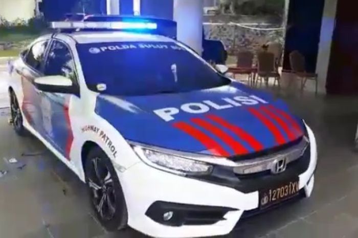 Honda Civic Hatchback Turbo asli jadi mobil patroli kepolisian, bukan modifikasi digital lo