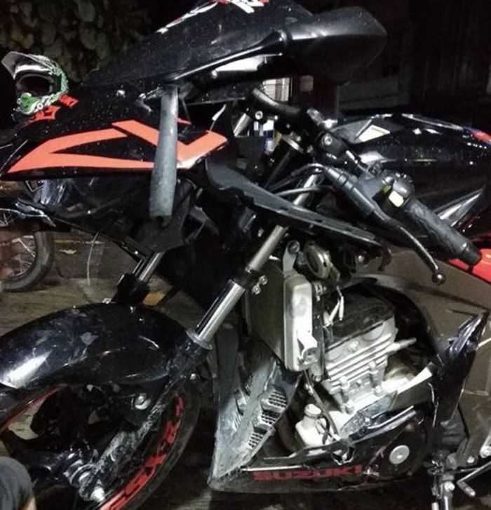 Fairing bodi GSX-R150 hancur ditabrak lari balap liar
