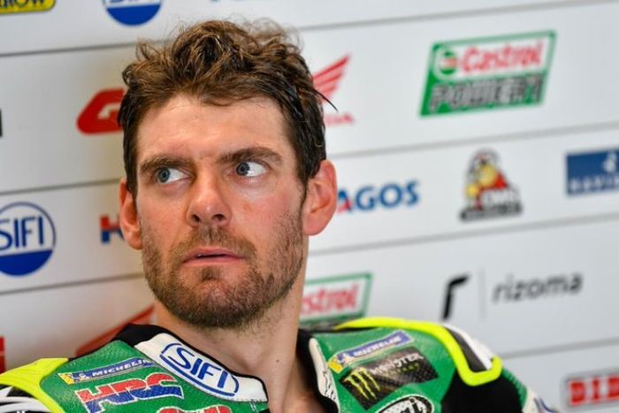Cal Crutchlow cedera tulang retak di pergelangan kaki kanan dan harus dioperasi