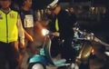 Tongkrongan Vespa Didatengin Polisi, Ada Yang Nyeletuk, Biar Harga Vespa Gak Mahal-Mahal Amat